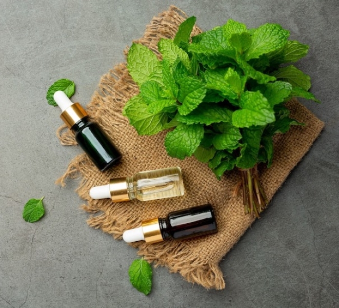 Mentha Piperita Oil (Bulk Buy  Peppermint Oil in USA)
